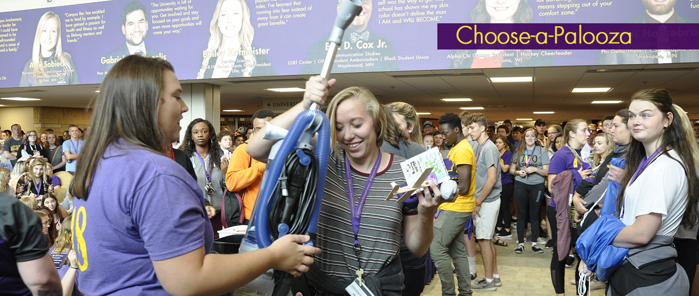 Students gathered at the Choose-a-Palooza event in the MavAve Food Court