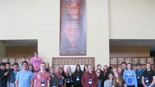 A group of ETS students posing together at the college of St. Benedict